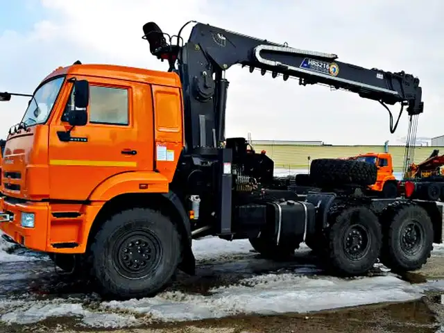 КАМАЗ 43118 тягач с КМУ Horyong HRS 216